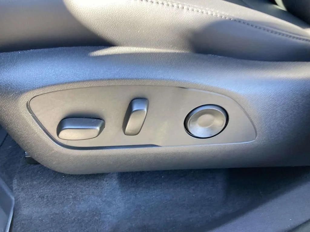 New 2026 Sterling Metallic GMC Elevation image 18