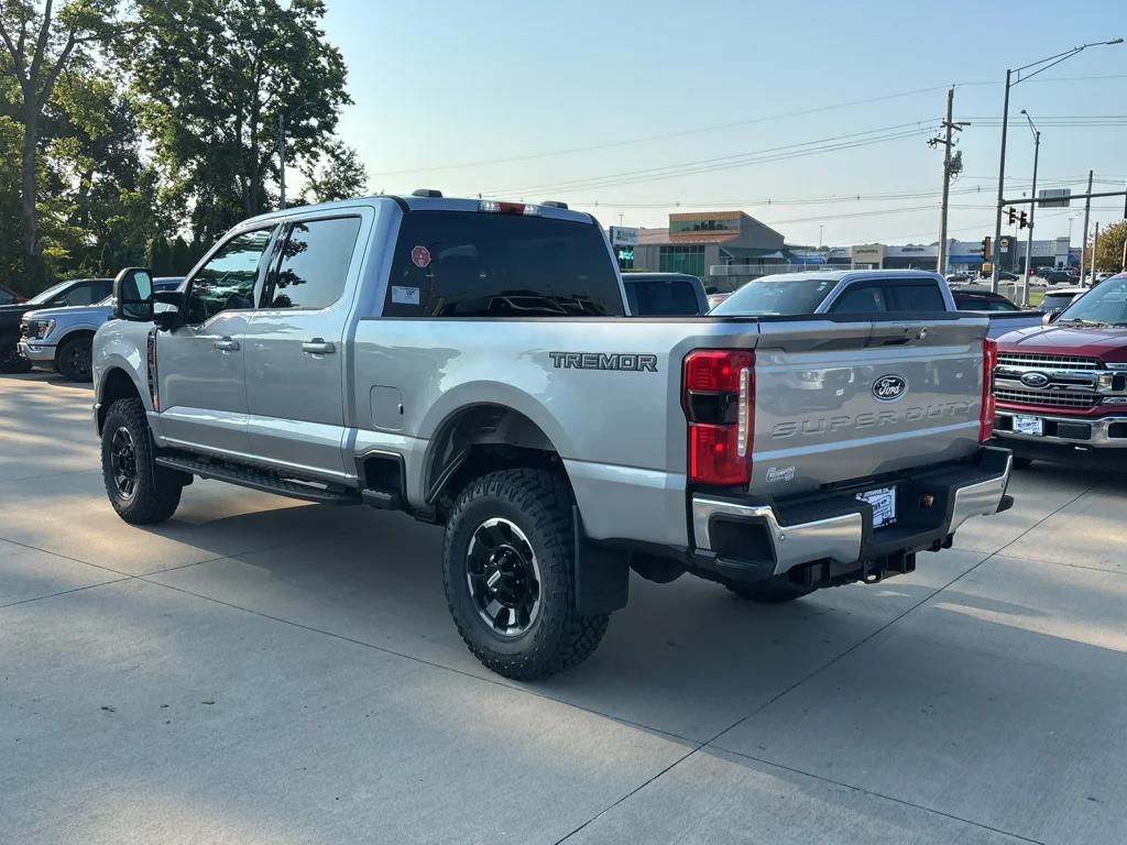 New 2027 Iconic Silver Metallic Ford F-250® XLT image 8