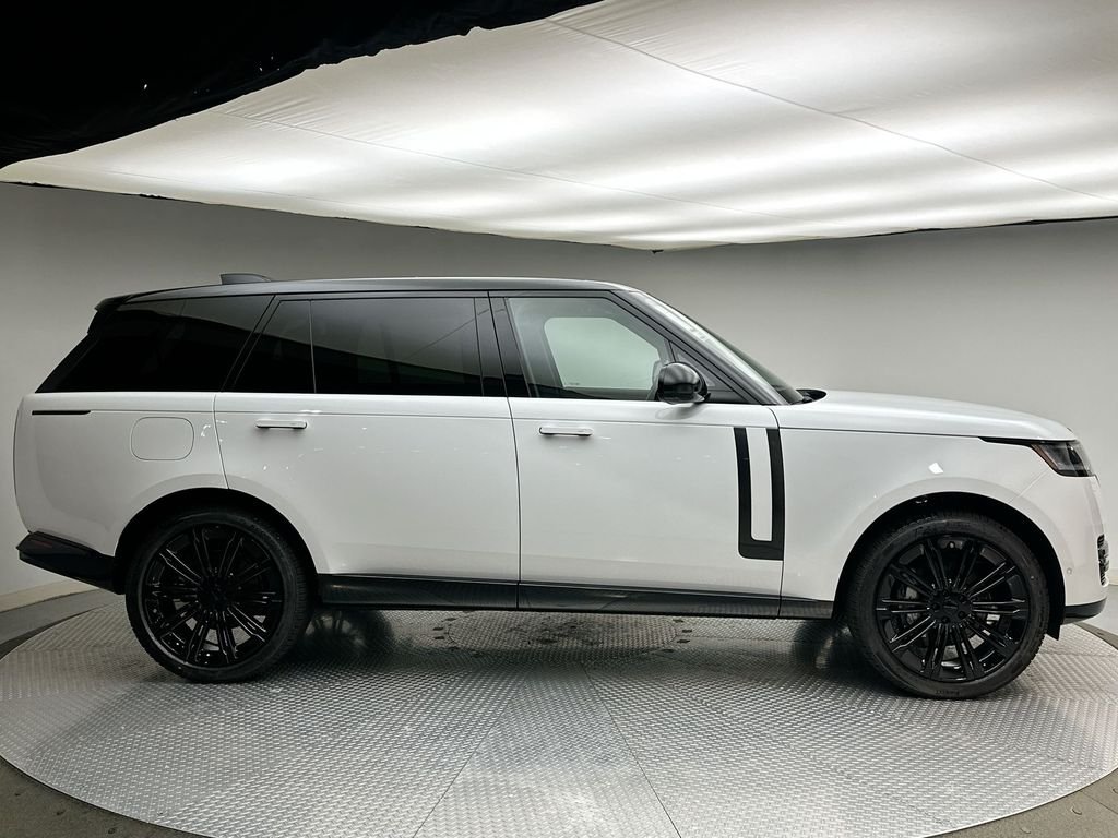 New 2026 Fuji White Land Rover SE image 4