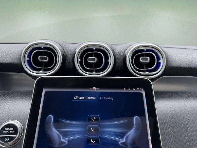 Used 2025 Verde Silver Metallic Mercedes-Benz GLC 300 image 13