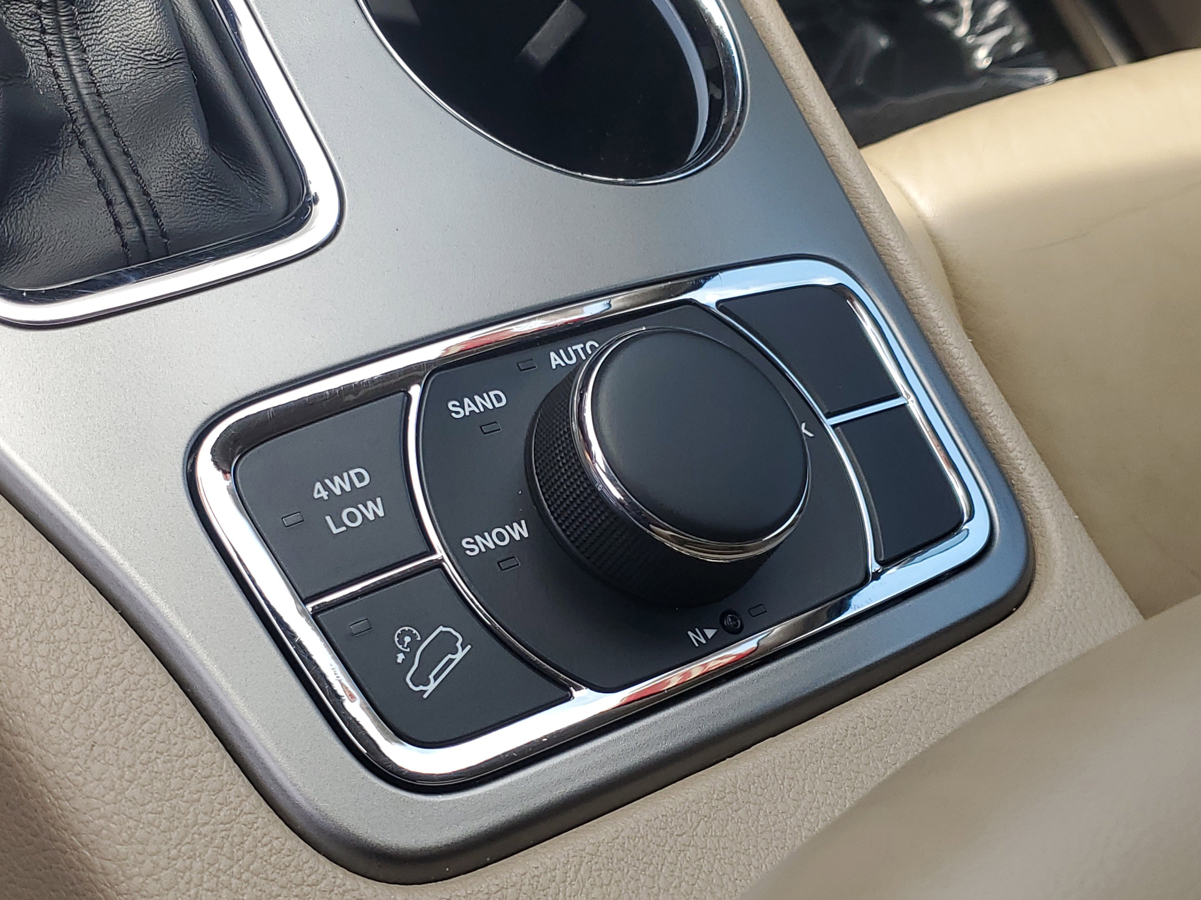 Used 2020 Velvet Red Pearlcoat Jeep Limited image 30