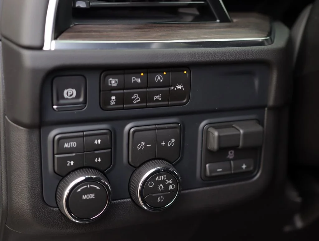 2026 Chevrolet Suburban LT - Photo 10