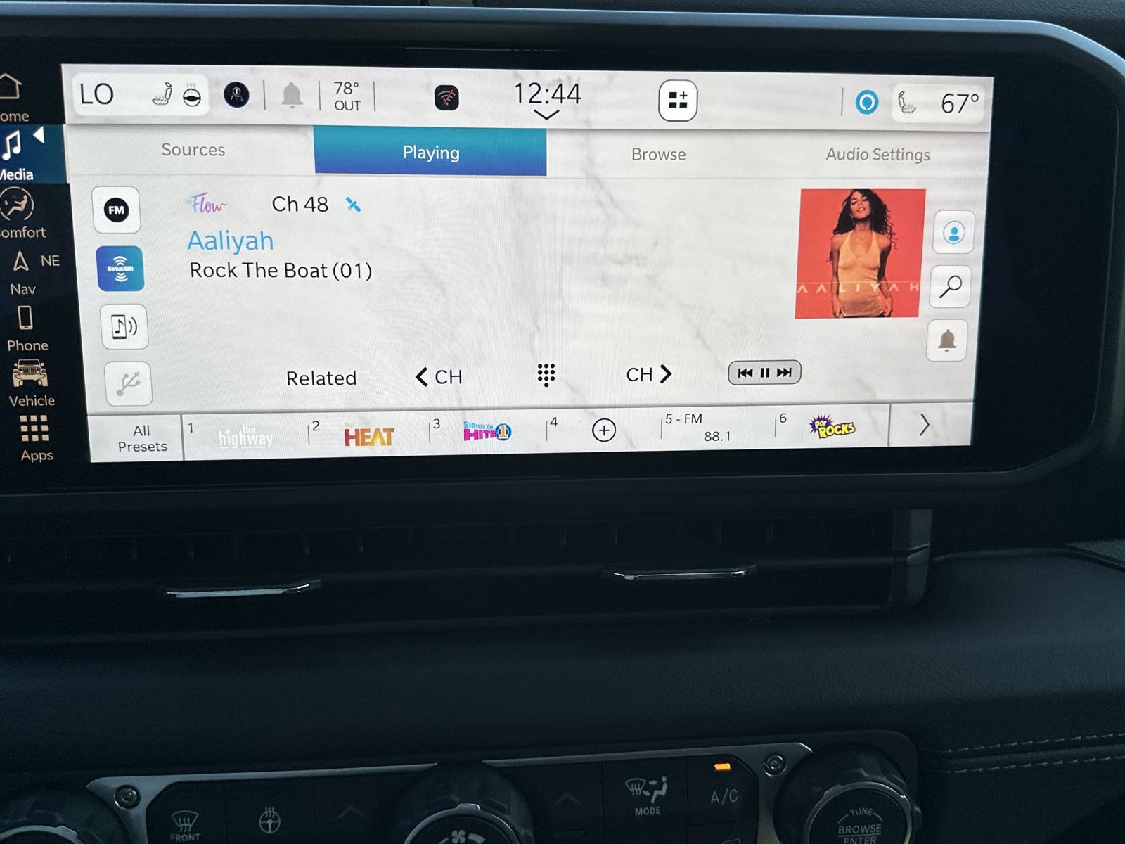 2025 Jeep Wrangler 4-Door Sahara - Photo 24