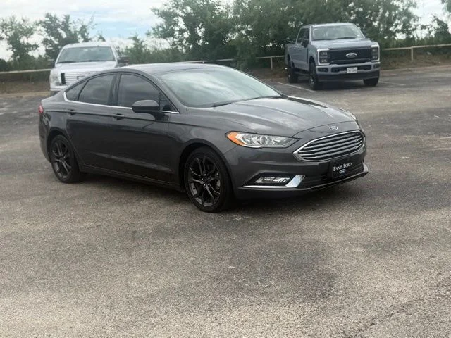 Used 2018 Magnetic Metallic Ford SE image 3