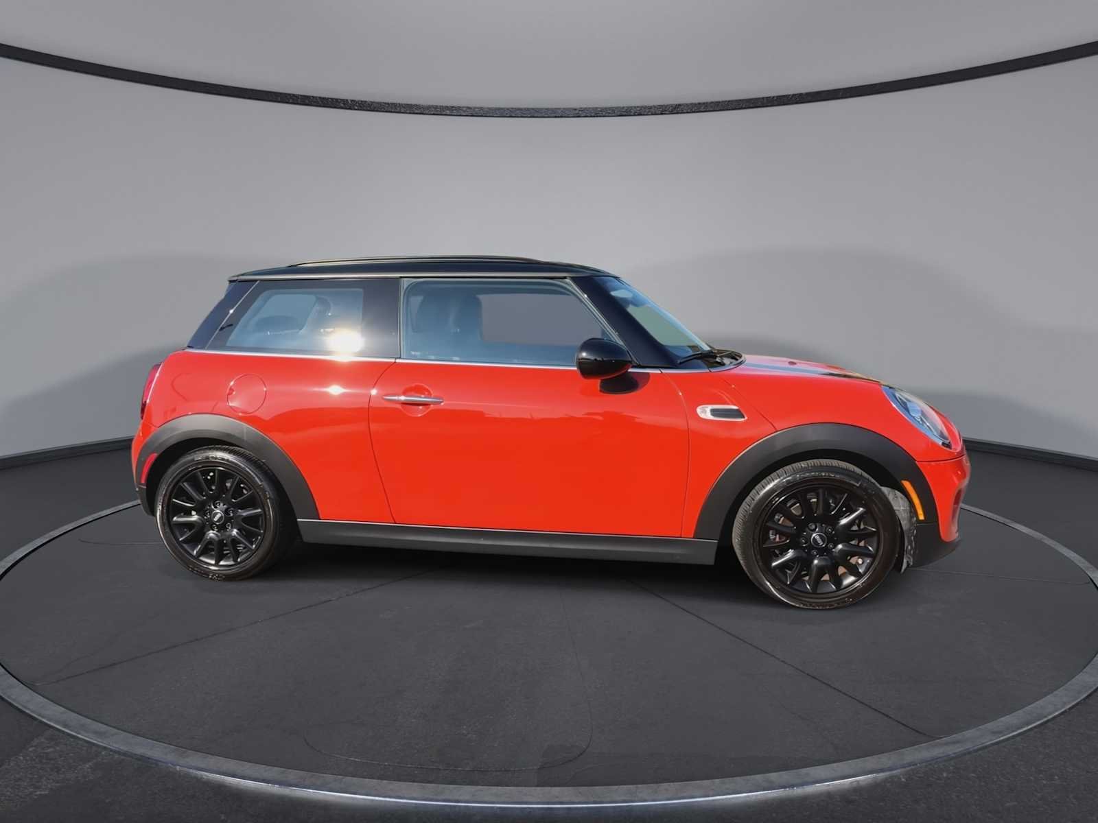 Used 2019 Solaris Orange Metallic MINI Cooper image 9