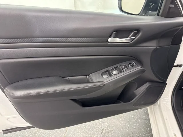 2025 Nissan Altima SV - Photo 18