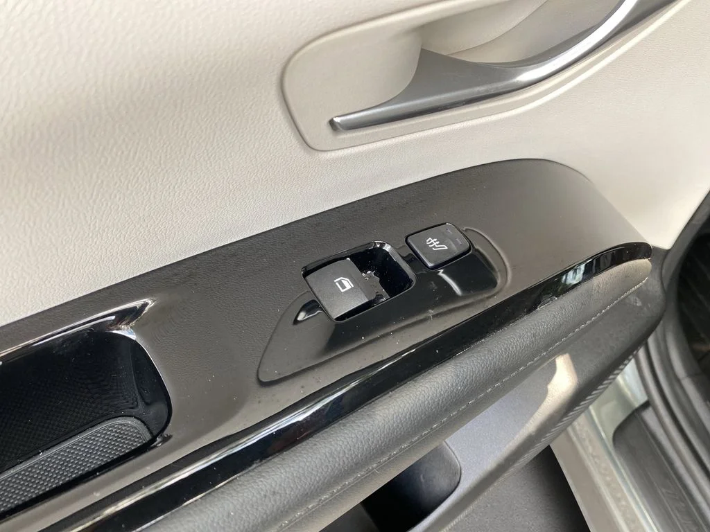 Used 2022 Amazon Gray Hyundai Limited image 30