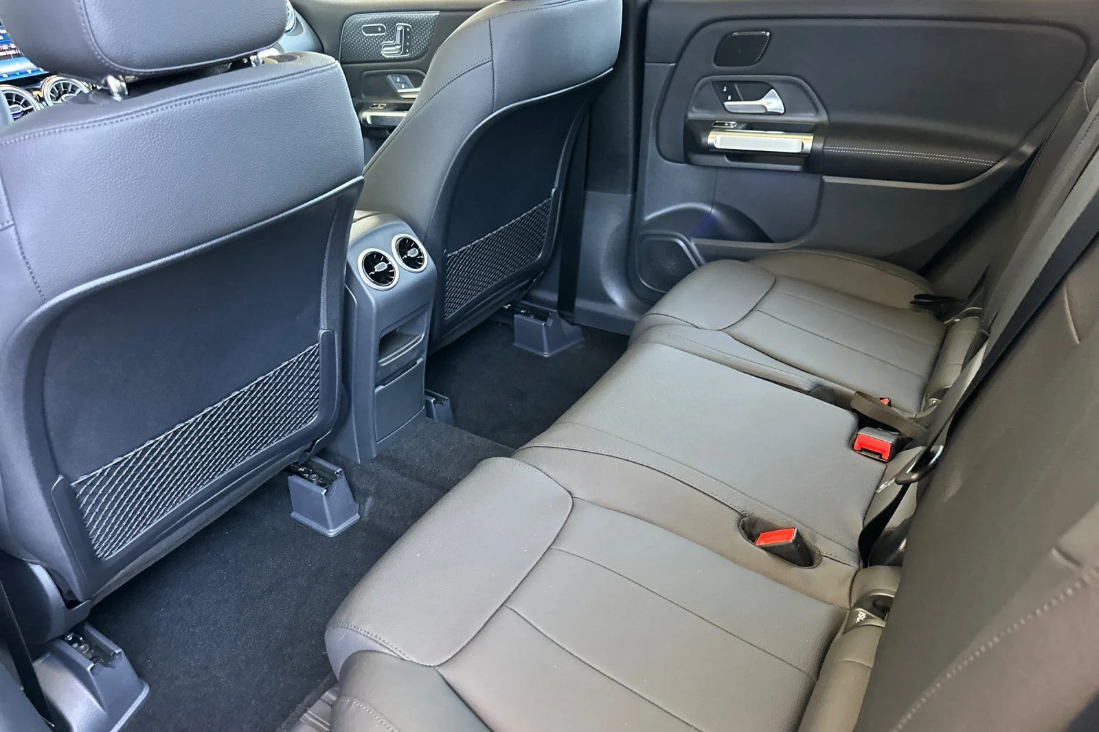 New 2026 Black Mercedes-Benz GLB 250 image 10