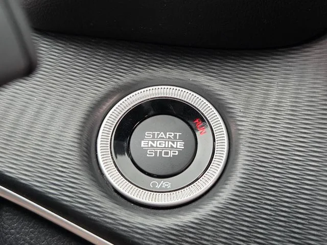Used 2023 Red Jeep Altitude image 22