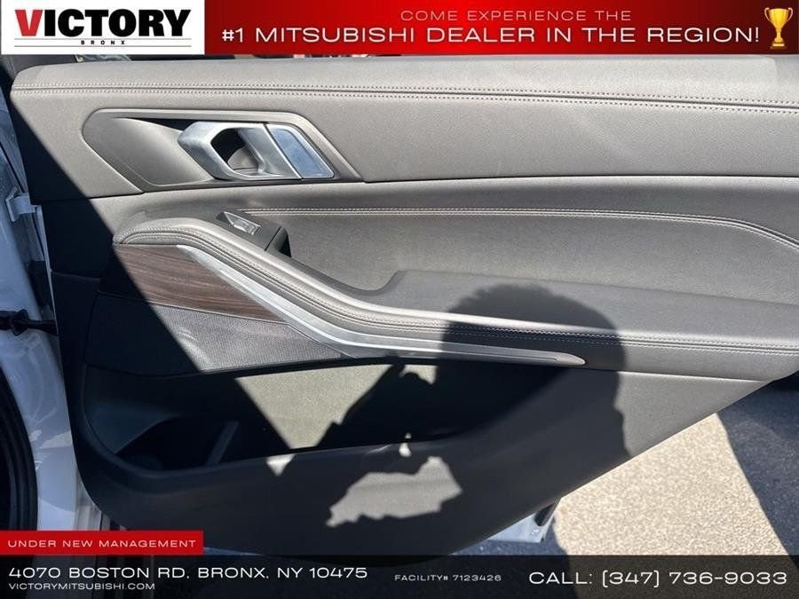 Used 2024 White BMW xDrive40i image 17