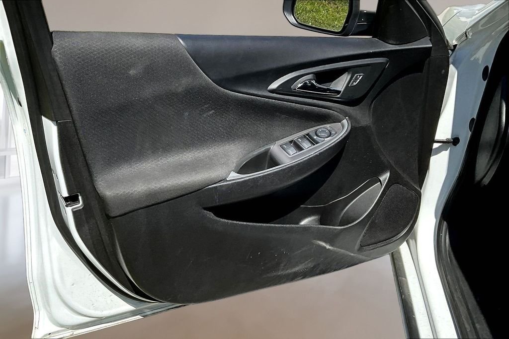 Used 2025 Summit White Chevrolet LT image 18