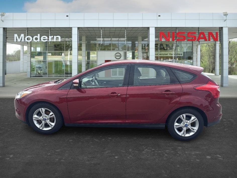 Used 2013 Ruby Red Metallic Tinted Clearcoat Ford SE image 2