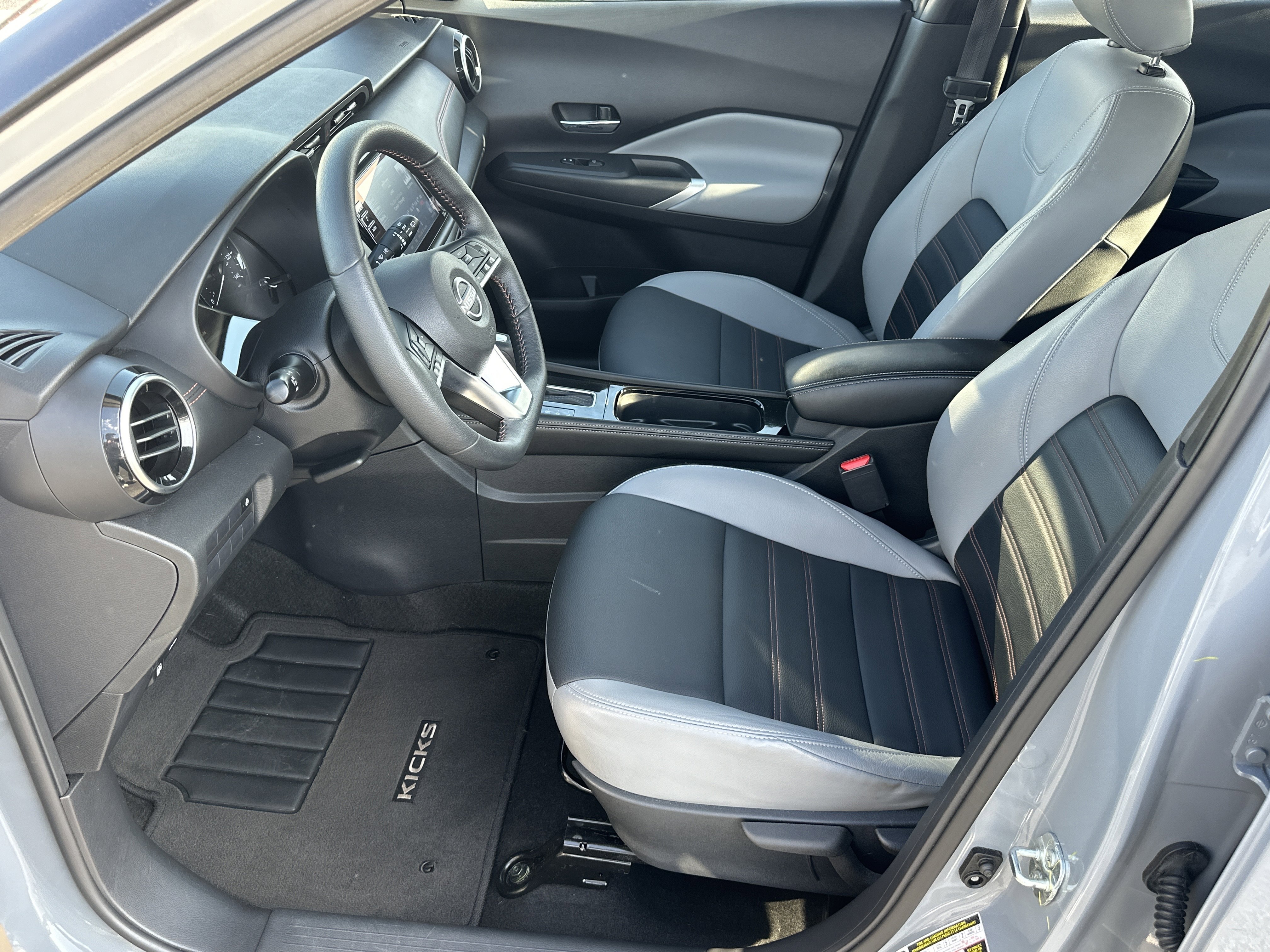 Used 2023 Gray/Super Black Nissan SR image 10