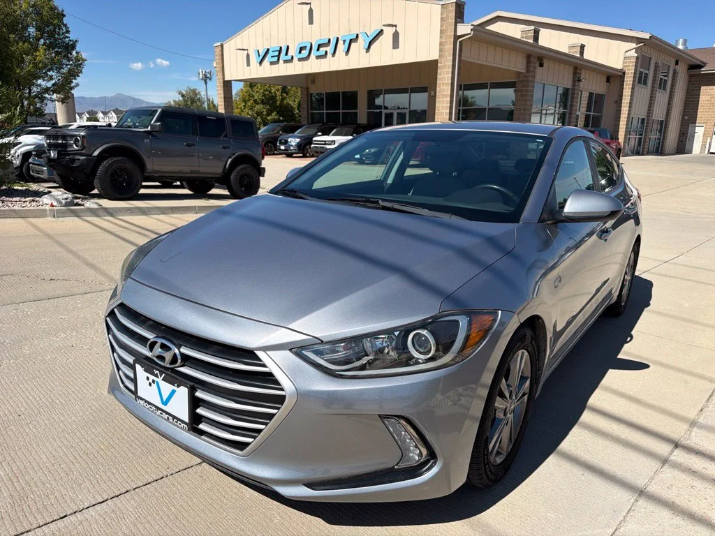 Used 2017 Gray Hyundai SE image 6