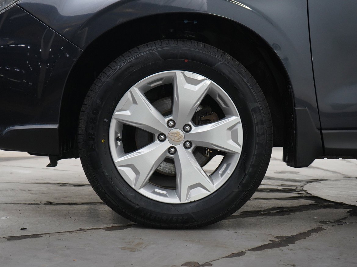 Used 2015 Dark Gray Metallic Subaru 2.5i Premium image 30