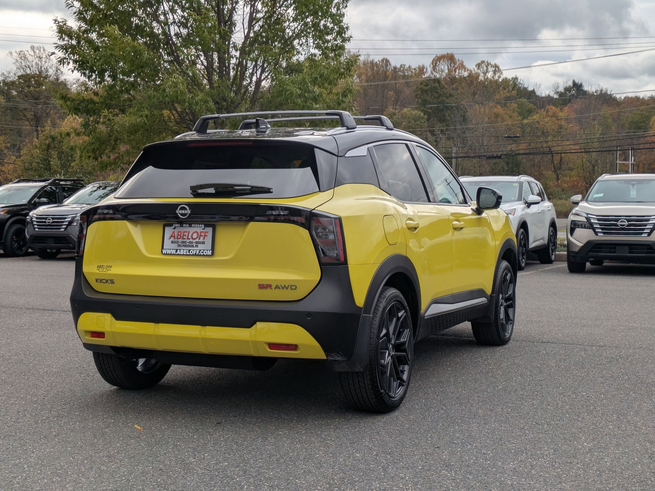 2026 Nissan Kicks SR photo 4