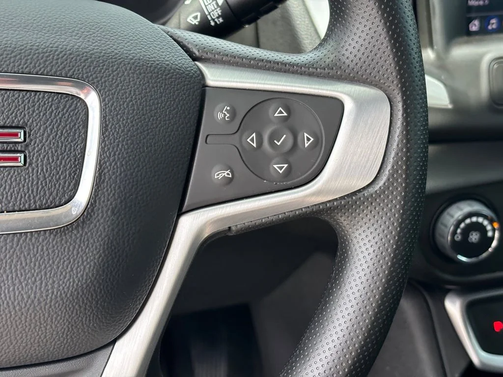 Used 2024  GMC SLE image 17