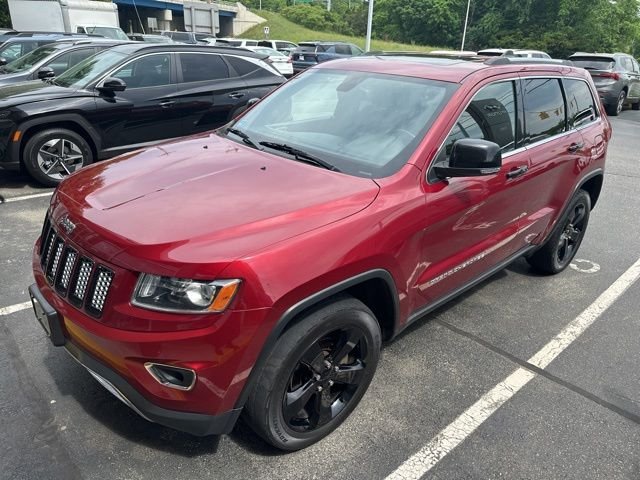 Used 2014 Red Jeep Limited image 3