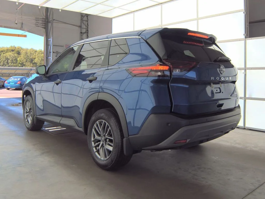 Used 2023 Blue Nissan S image 4