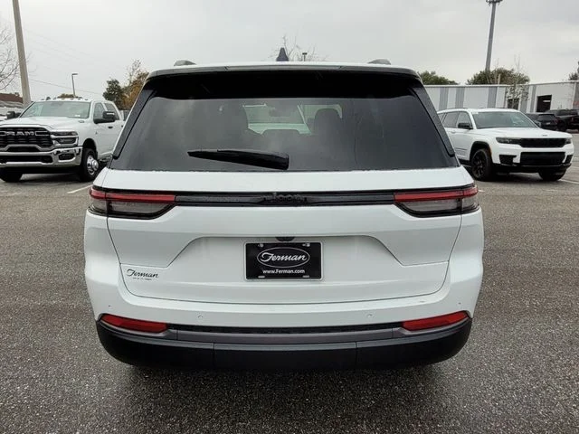 New 2026 Bright White Clear-Coat Exterior Paint Jeep Altitude image 11