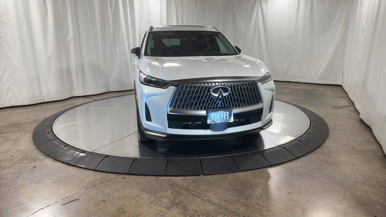 Certified Used 2026 White INFINITI LUXE image 8