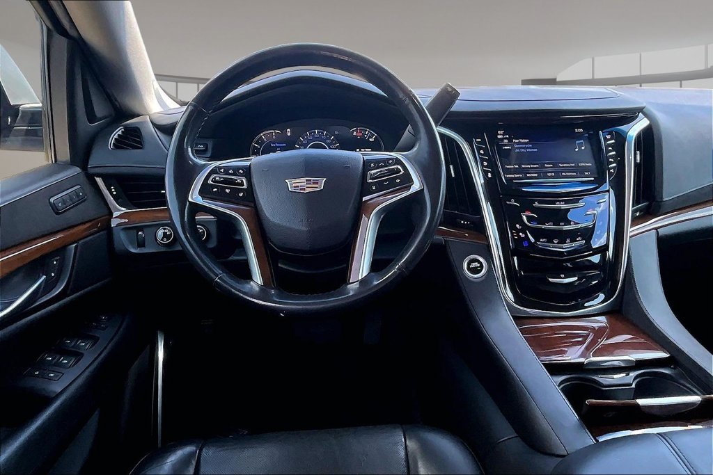 Used 2019 Silver Cadillac Luxury image 5