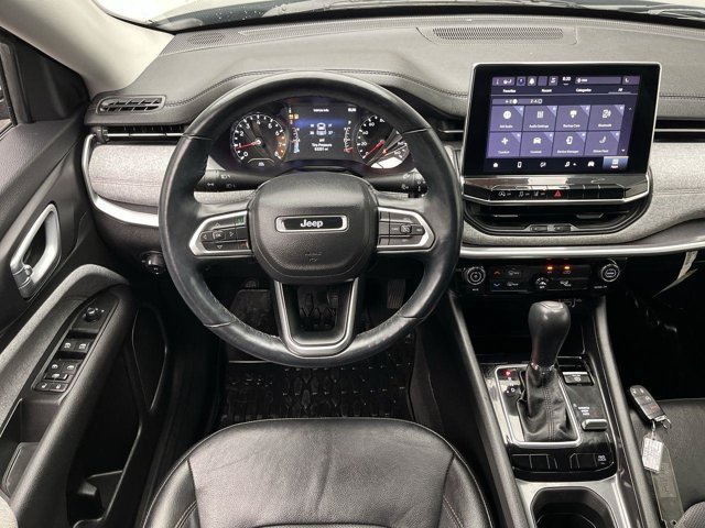 Used 2022 Diamond Black Crystal Pearlcoat Jeep Latitude Lux image 12