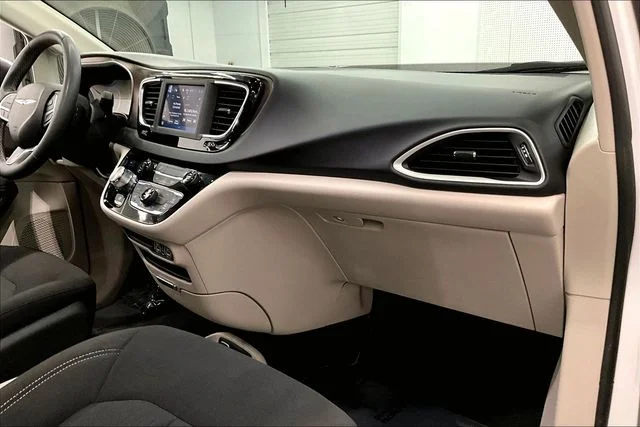 Used 2023 Bright White Clearcoat Chrysler LX image 18