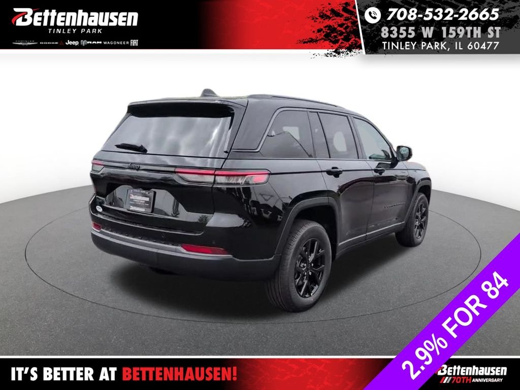 New 2026 Diamond Black Crystal Pearl-Coat Exterior Paint Jeep Laredo image 8