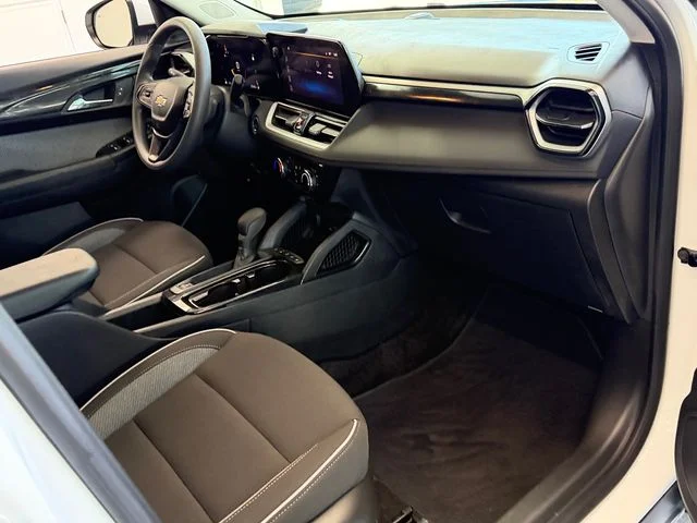 Used 2024 White Chevrolet LT image 18