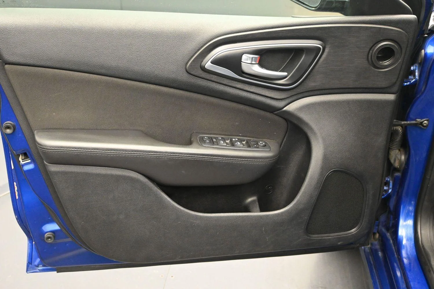 Used 2016 Vivid Blue Pearlcoat Chrysler Limited image 14