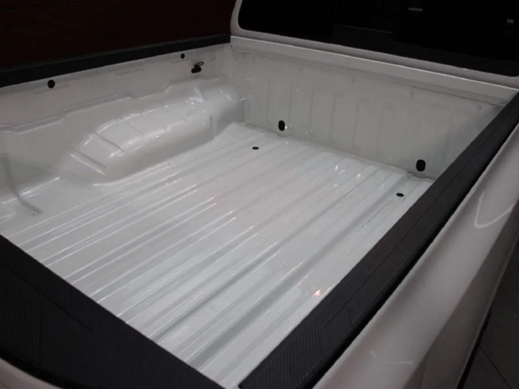 New 2027 Glacier White Nissan King Cab® S image 5