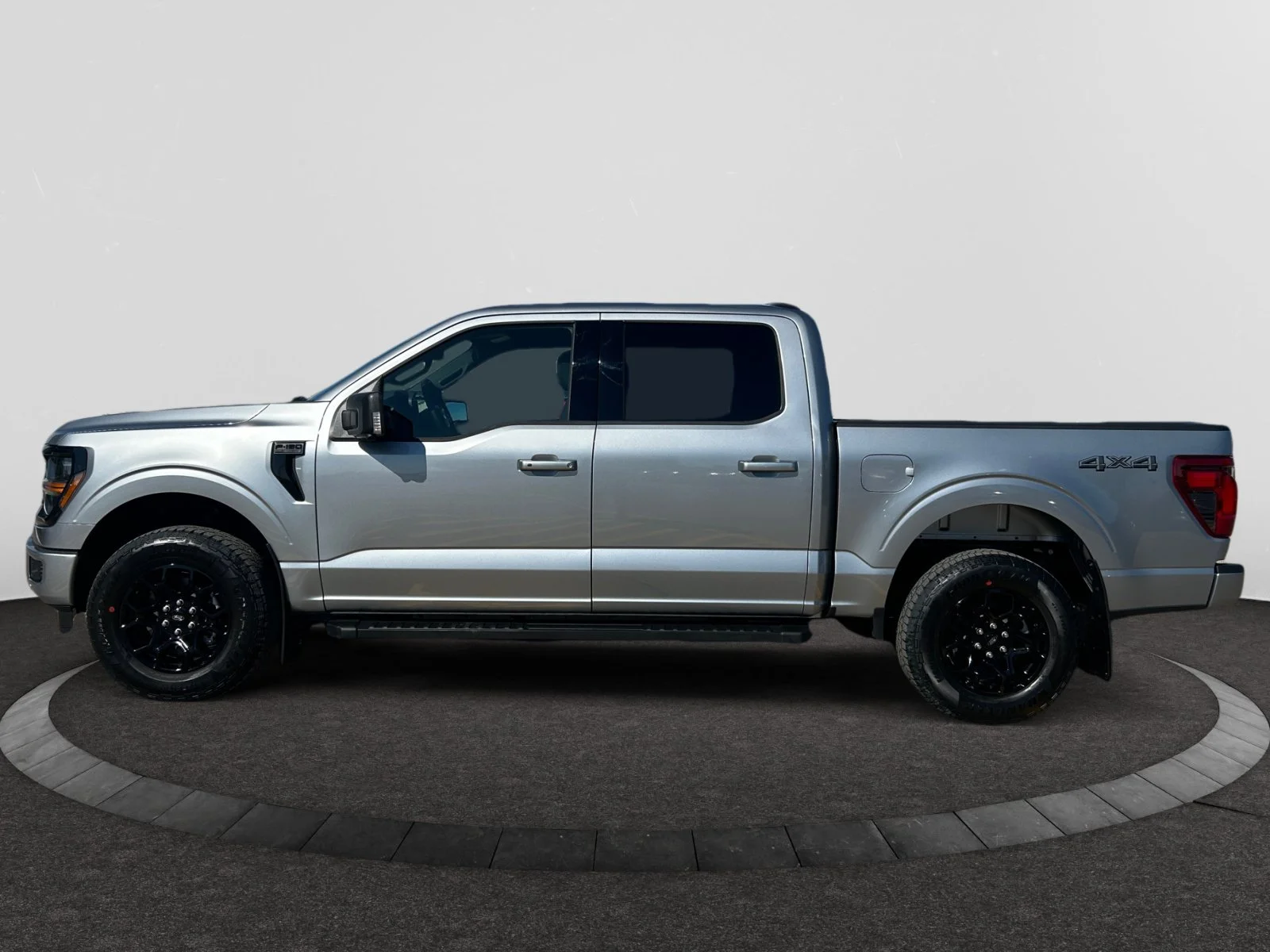 New 2026 Iconic Silver Metallic Ford XLT image 2