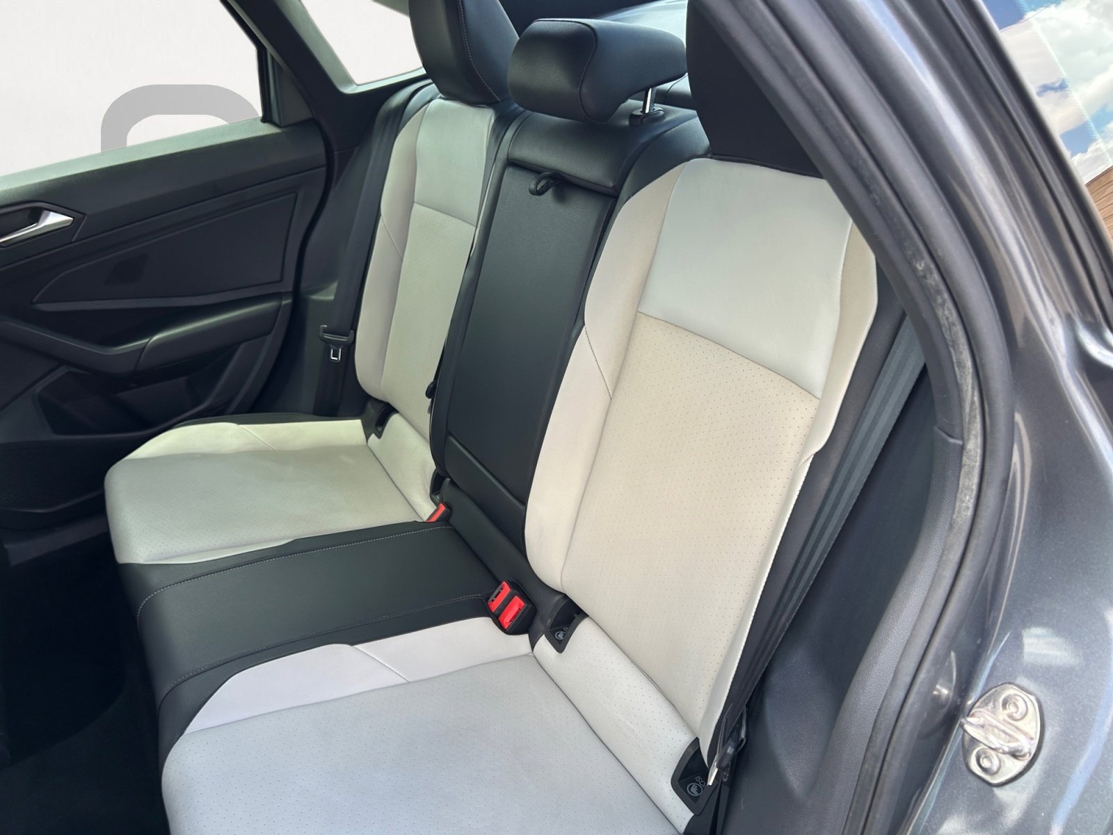 Used 2020 Platinum Gray Metallic Volkswagen R-Line image 21