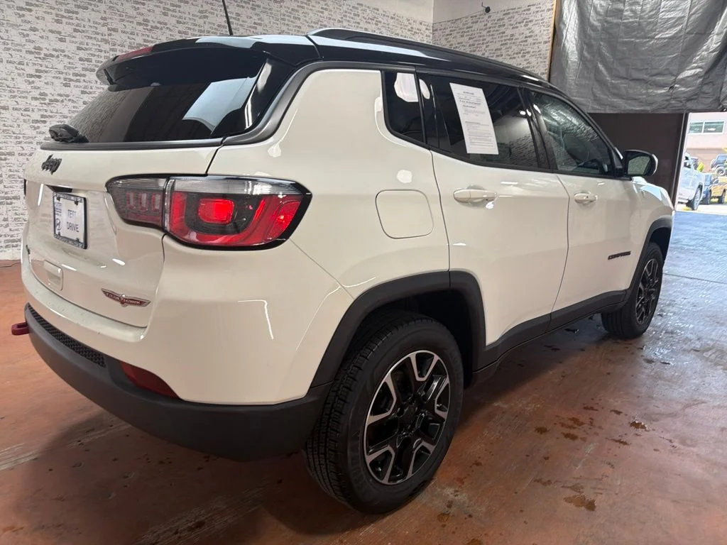 Used 2019 White Clearcoat Jeep Trailhawk image 7