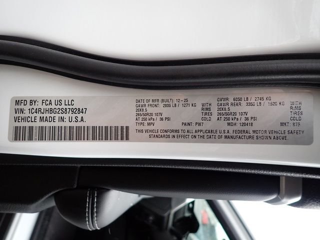 New 2025 Bright White Clear-Coat Exterior Paint Jeep Limited image 16