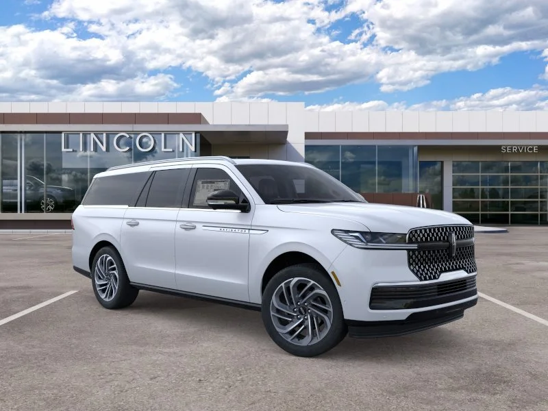 Used 2025 Crystal White Metallic Lincoln Reserve image 7