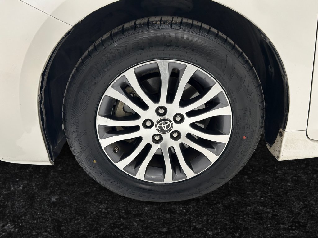 Used 2020 White Toyota XLE image 26