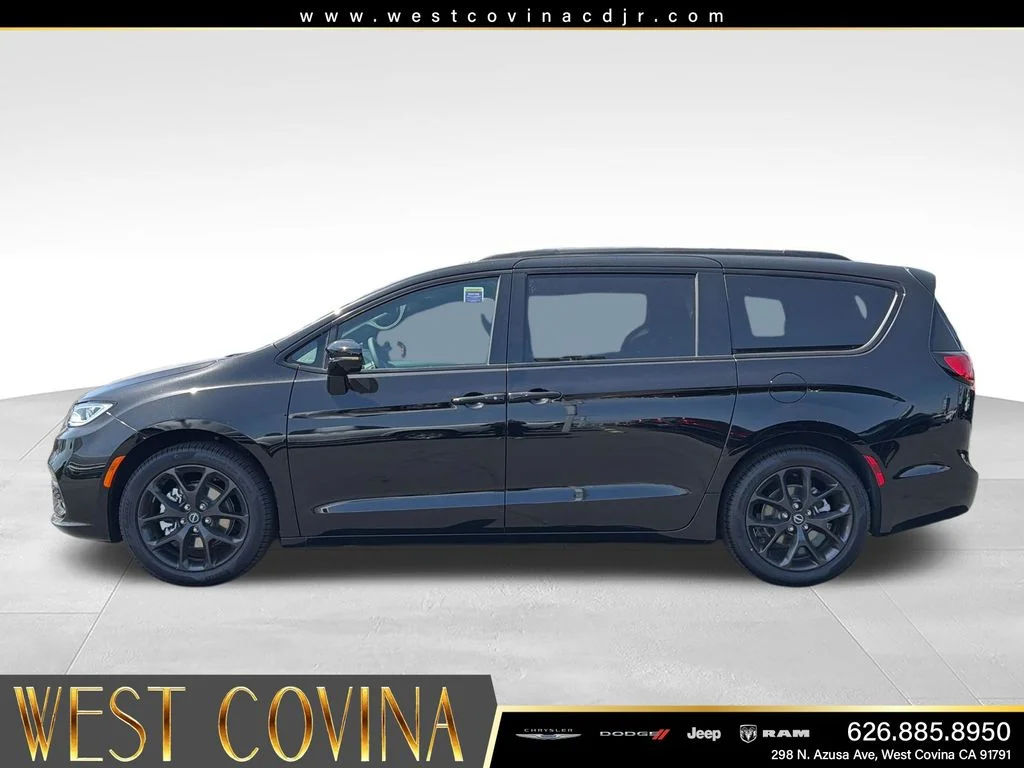 New 2026 Diamond Black Crystal Pearl-Coat Exterior Paint Chrysler Select image 2