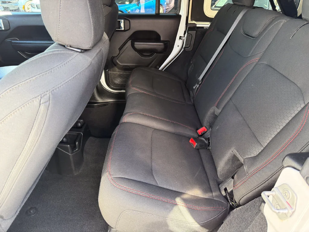 Used 2023  Jeep Rubicon image 18