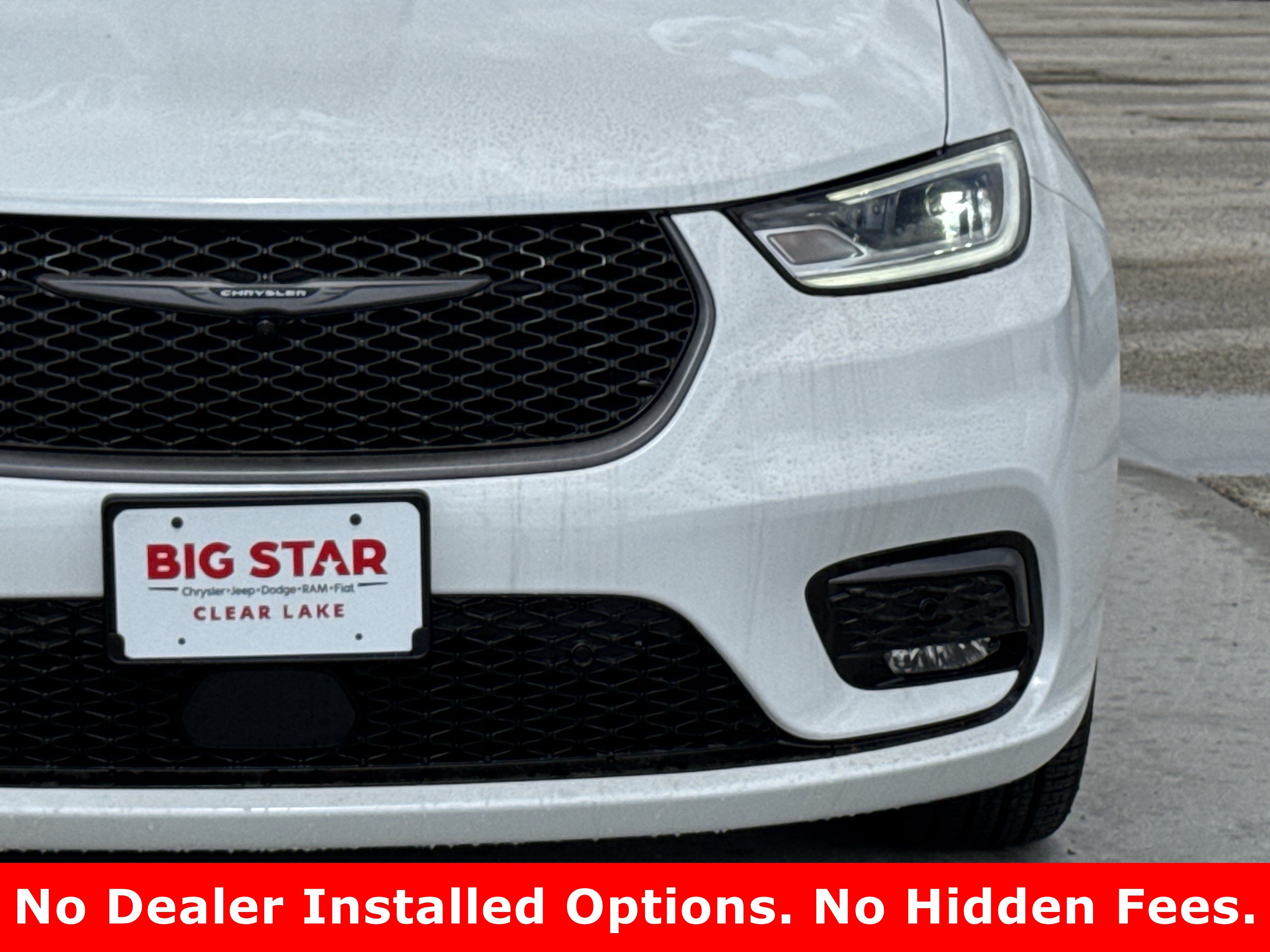 New 2026 Bright White Clear-Coat Exterior Paint Chrysler Select image 4