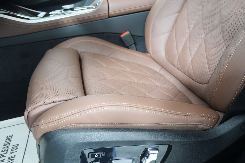 New 2026 Dravit Grey Metallic BMW xDrive40i image 9