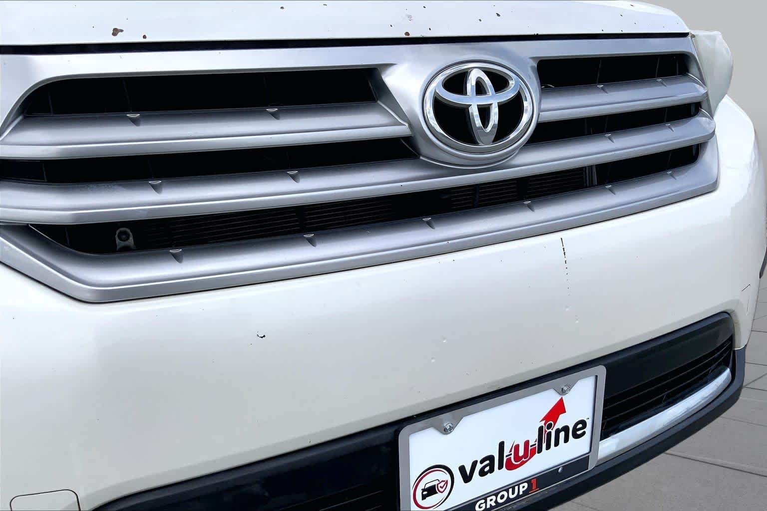Used 2012 Blizzard Pearl Toyota  image 28