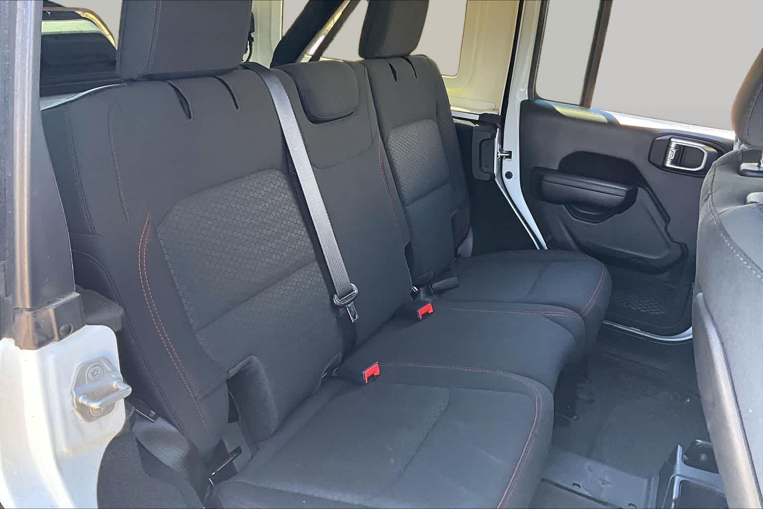 Used 2021 Bright White Clearcoat Jeep Unlimited Rubicon image 16