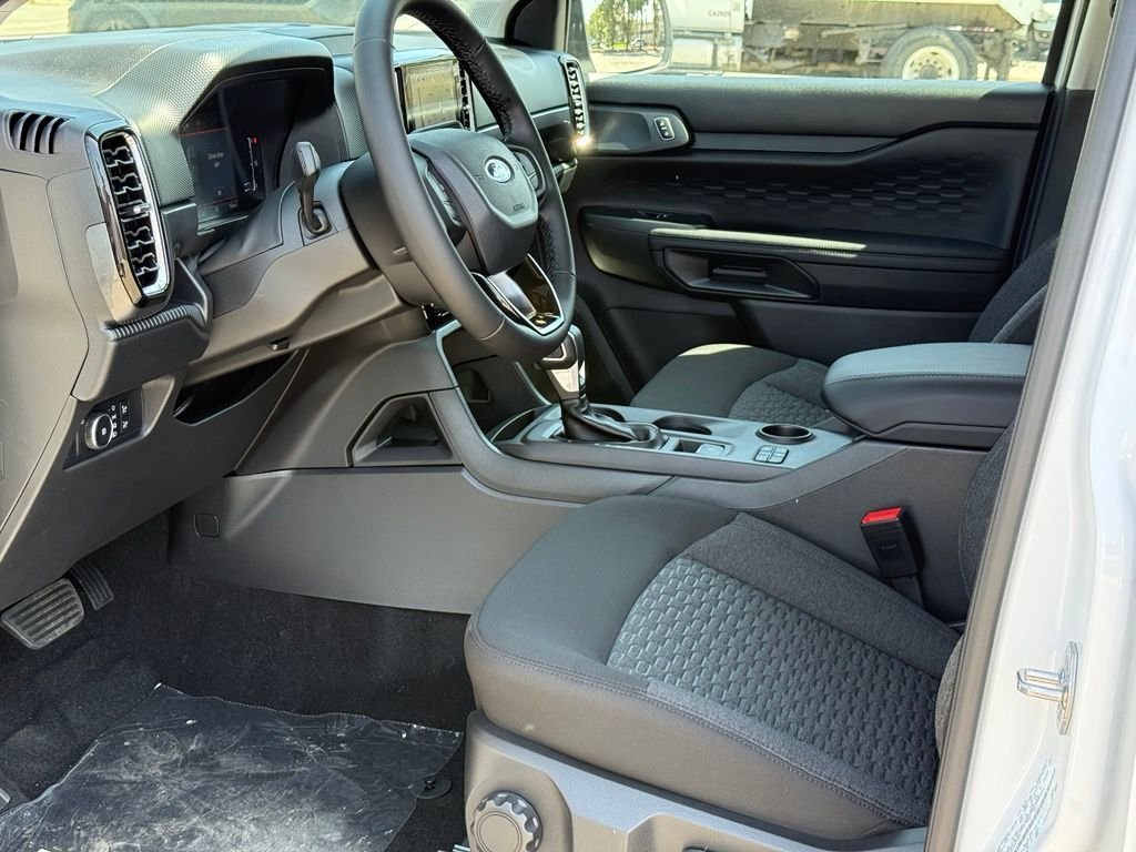 New 2026 Oxford White Ford XLT image 5