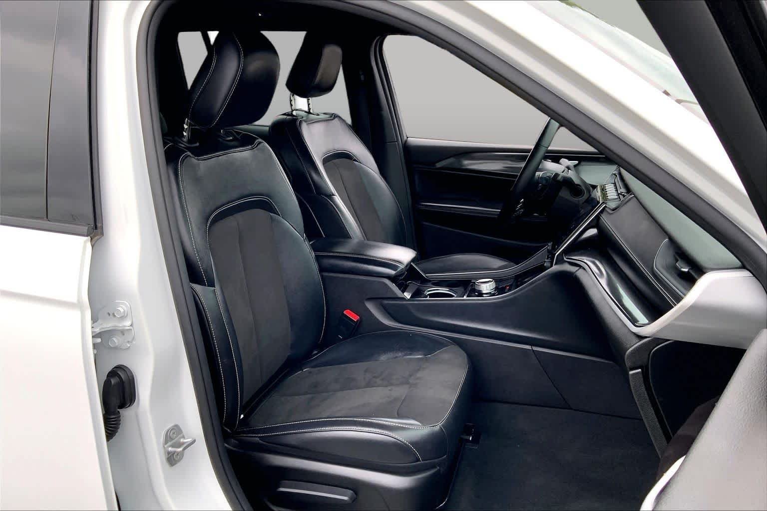 Used 2022 Bright White Clearcoat Jeep Altitude image 15