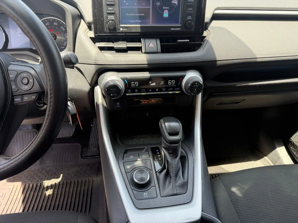 Used 2022 Silver Toyota LE image 24