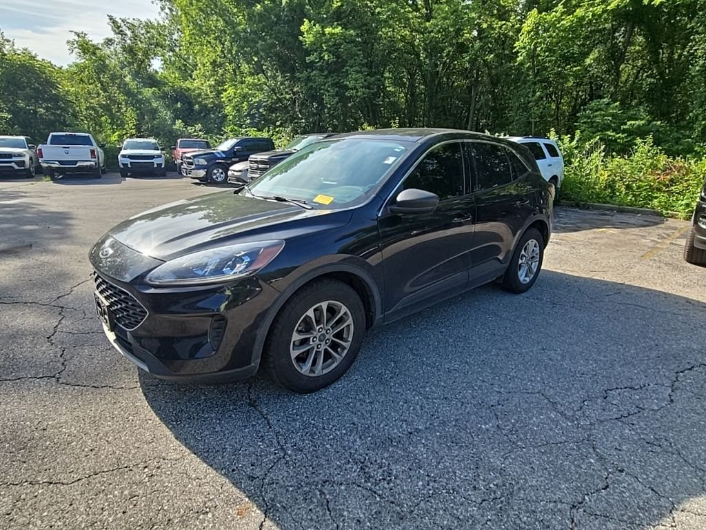 Used 2022 Black Ford SE image 2