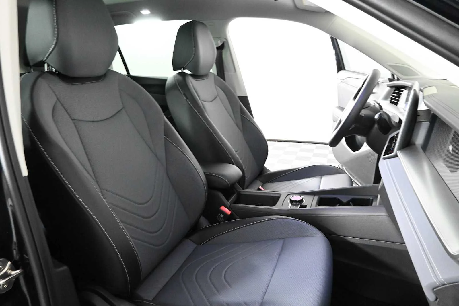 New 2026 Deep Black Pearl Volkswagen SE image 13