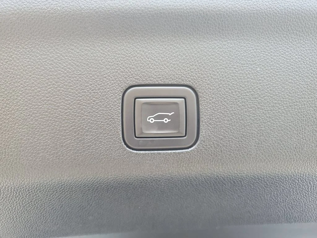 Used 2024 Summit White Chevrolet Premier image 10